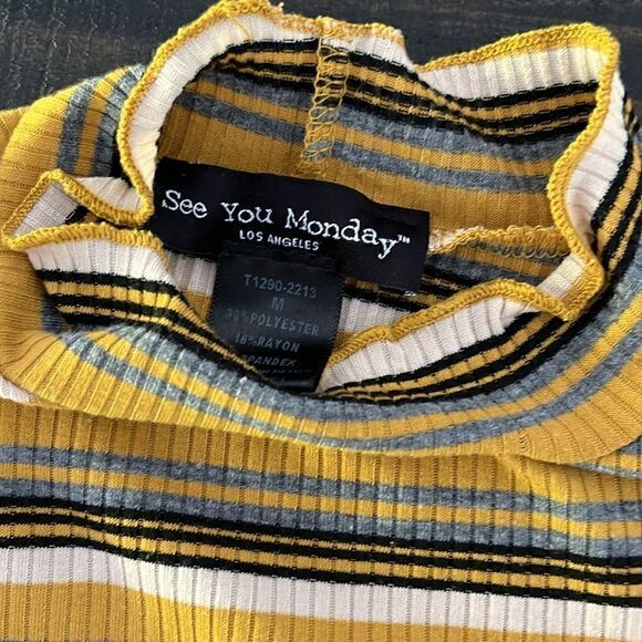 Turtleneck long sleeve sweatshirt - Picture 2 of 3